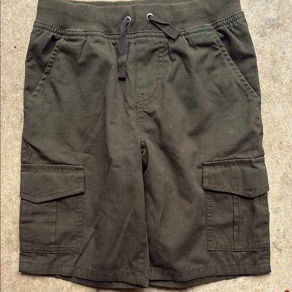 Like new Hanna Andersson Green Cargo Shorts with Elastic Waistband - Picture 1 of 3